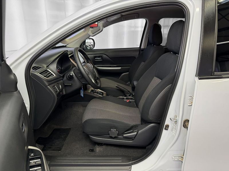 Mitsubishi Ostatní 2.2D-iD A/T INTENSE 4WD DOUBLE - fotka 11 z 20