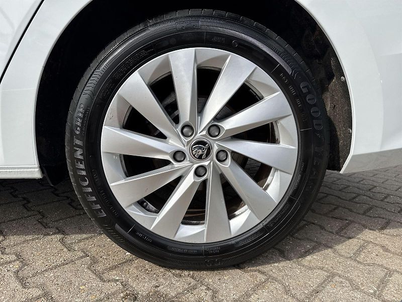 Škoda Octavia (2024) Combi 2.0 TDI Selection - fotka 28 z 32