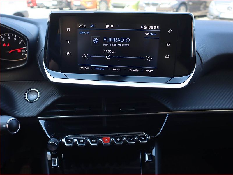 Peugeot 208 (2022) Allure 1.2 PureTech - fotka 12 z 20