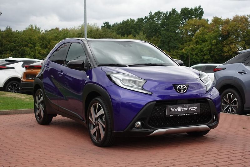 Toyota Aygo 1.0L - 1 CVT Executive - fotka 3 z 30