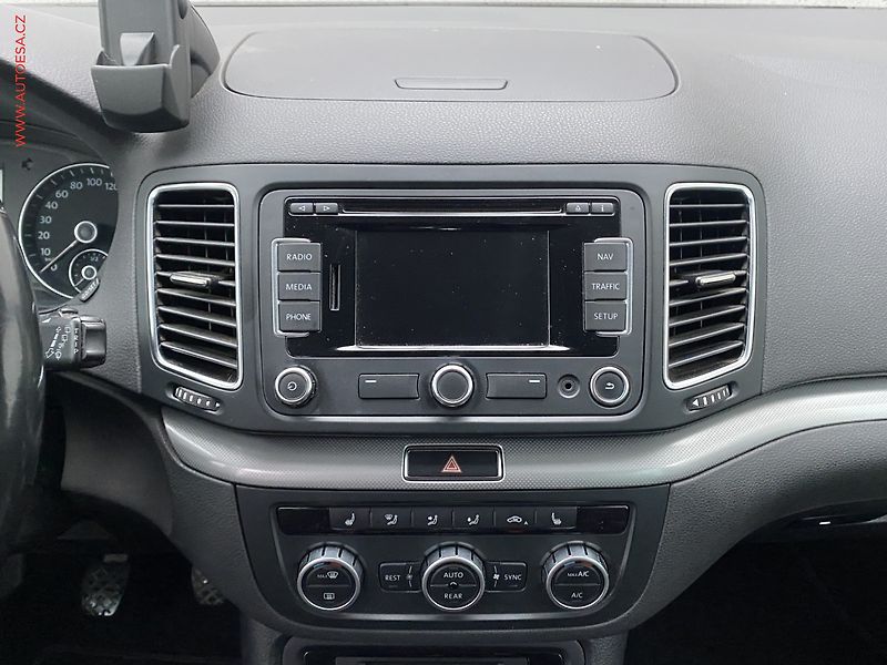 Volkswagen Sharan (2015) 2.0 TDI 4X4, 7míst - fotka 12 z 19
