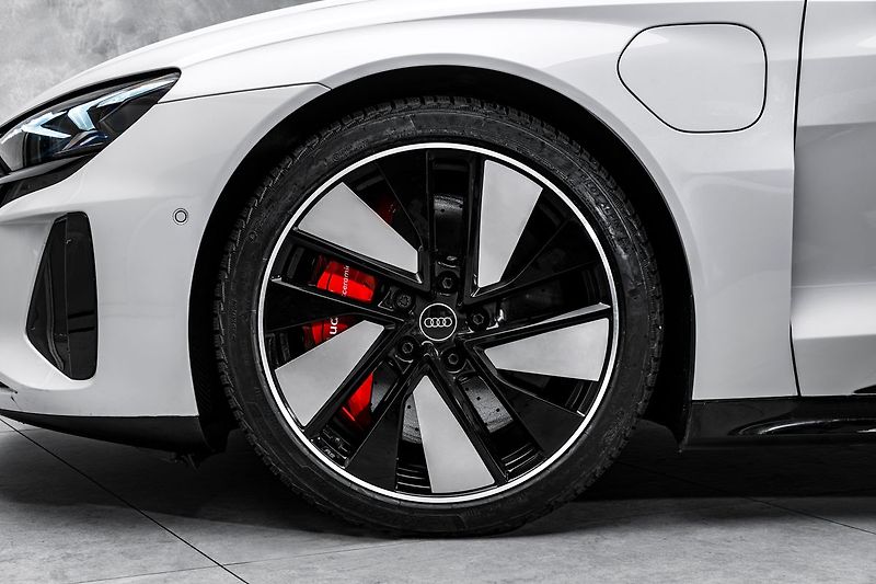 Audi Ostatní Q Exclusive Keramiky Vzduch La - fotka 2 z 24