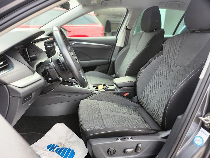 Škoda Octavia Style 2.0 TDI 110kW DSG Combi - fotka 10 z 27