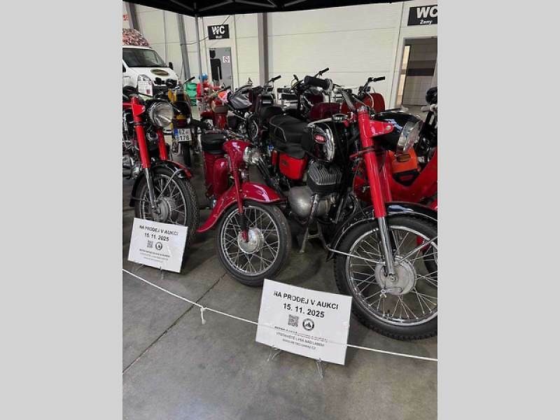 Black line z Blanska na motor show. Majitel Petr Novotný (na snímku) ji vypiplal z vraku.