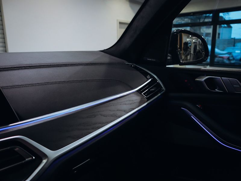 BMW X7 xDrive40i - fotka 16 z 32