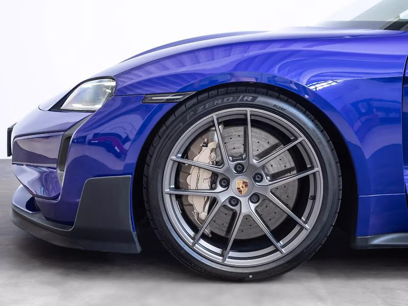 Porsche Taycan Turbo GT Weissach ActiveRide - fotka 7 z 23