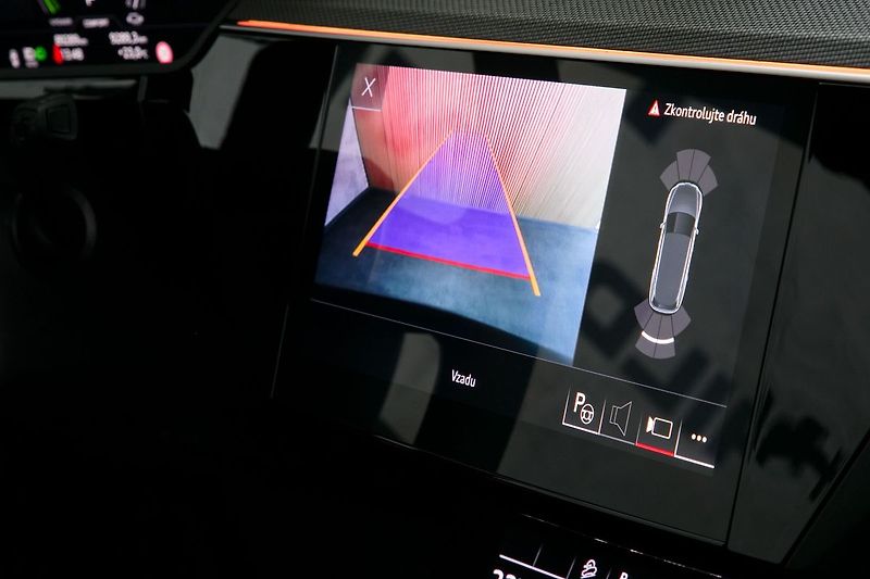 Audi e-tron 55 300kW S-line BlackEdi NV TZ - fotka 30 z 44