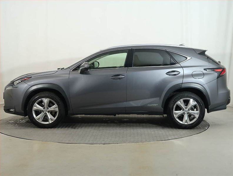 Lexus NX 300h (2016) 300h - fotka 3 z 17
