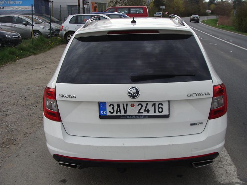 Škoda Octavia 2.0 TDi, 135 kW, RS, klima - fotka 4 z 26