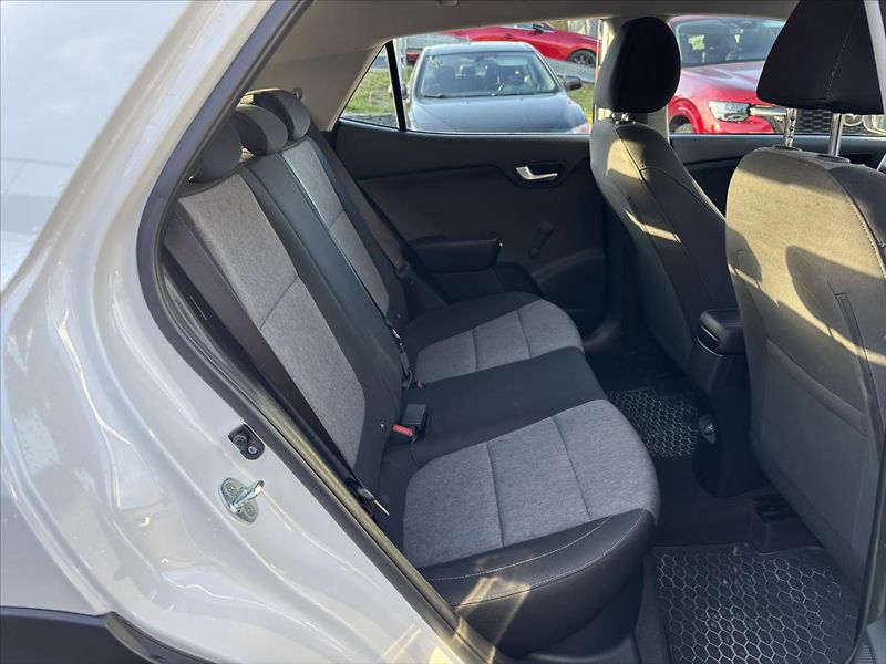 Kia Stonic 1,2 DPi Comfort ZÁRUKA CARPLAY - fotka 14 z 29