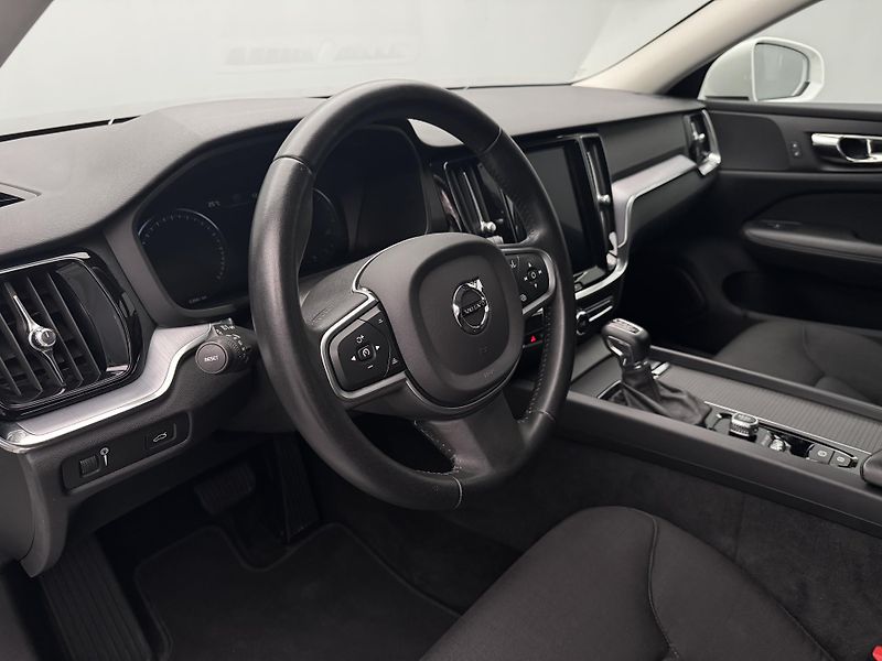 Volvo V60 D3 MOMENTUM  AUT CZ 1.maj - fotka 19 z 34