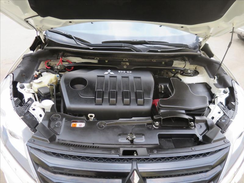 Mitsubishi Eclipse Cross 2,2  DI-D Activa+ 4x4 - fotka 17 z 27