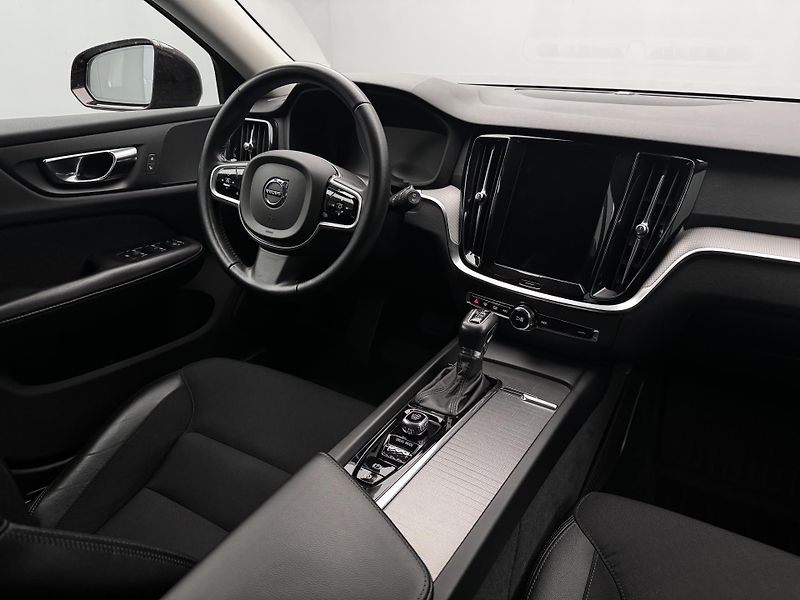 Volvo V60 CC D4 AWD MOMENTUM REZERVACE - fotka 25 z 43
