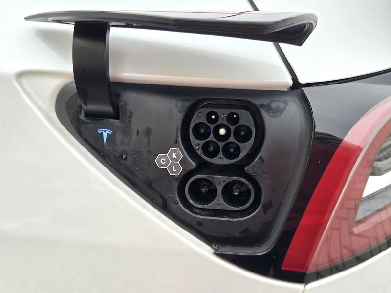 Tesla Model Y 0,0 LFP Ryzen SoH 95% Záruka 1 - fotka 18 z 21