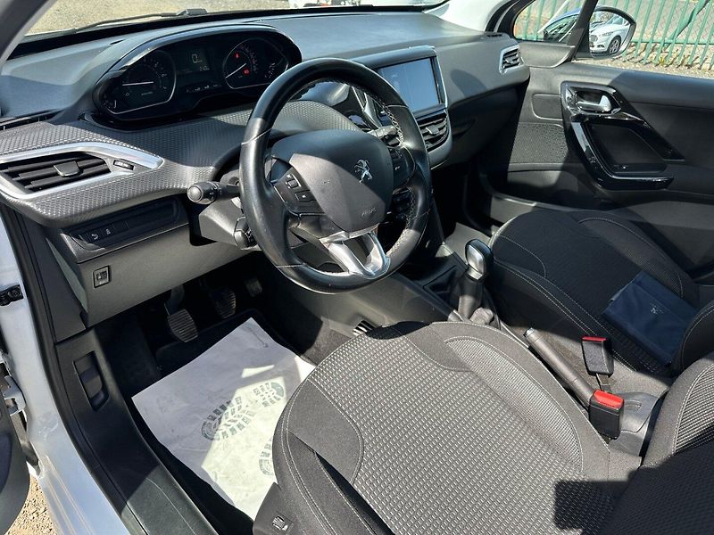 Peugeot 208 (2017) Style - fotka 9 z 22