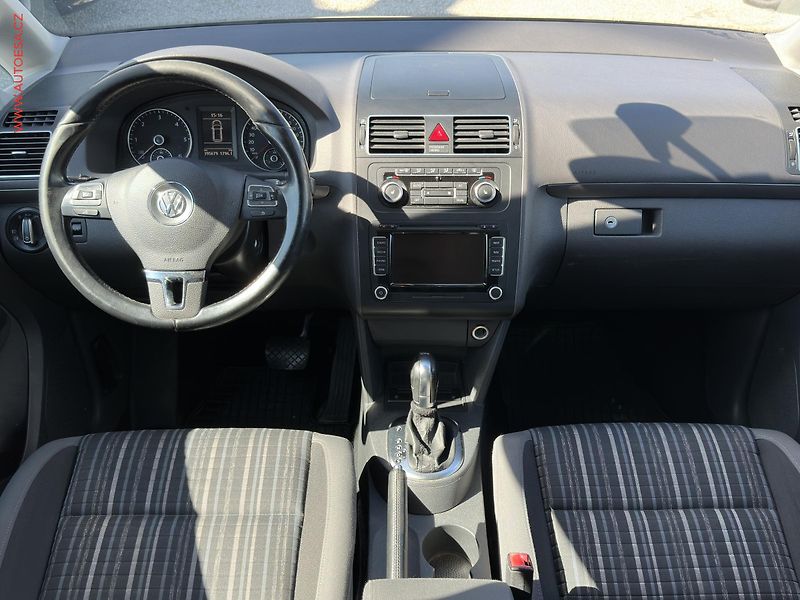Volkswagen Touran (2011) 2.0 TDi, DSG, bixen - fotka 8 z 20