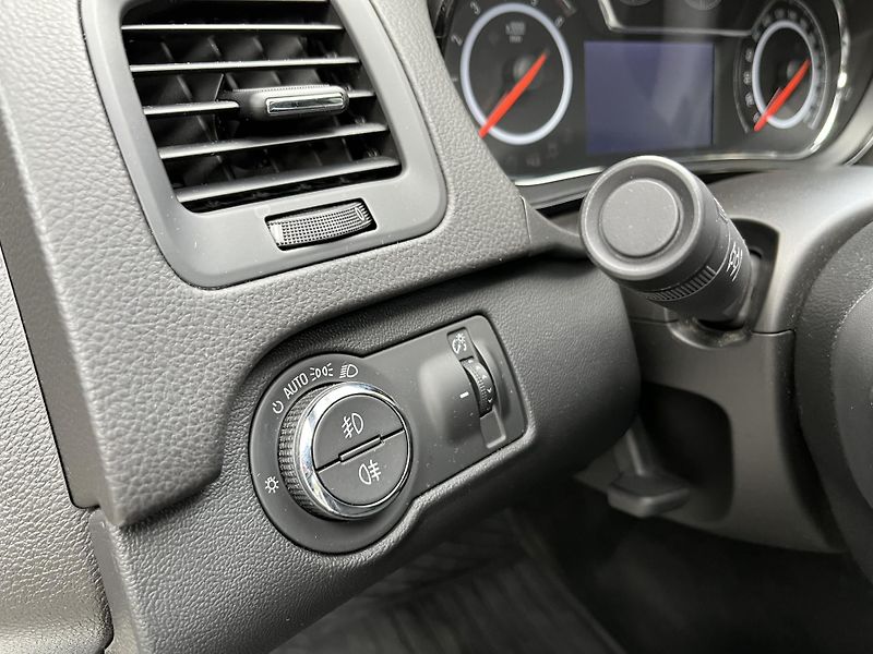 Opel Insignia (2015) 2.0 CDTi, NOVÉ ČR - fotka 30 z 33