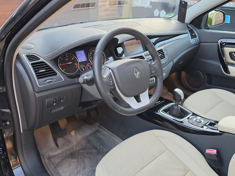 Renault Laguna 2.0dCi 131kW INITIALE*PANORAMA - fotka 12 z 58