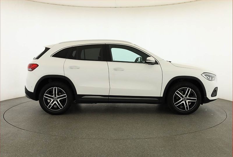 Mercedes-Benz GLA (2022) 180 d - fotka 6 z 19