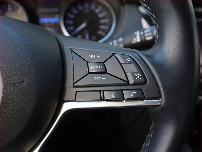 Nissan Qashqai (2022) 1.3 DIG-T, Serv.kniha - fotka 17 z 19