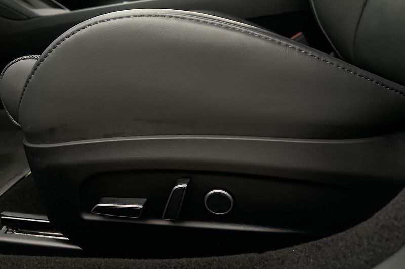 Tesla Model 3 Performance AWD - fotka 9 z 29