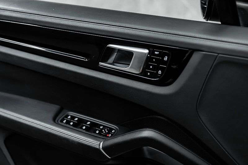 Porsche Cayenne - fotka 16 z 20