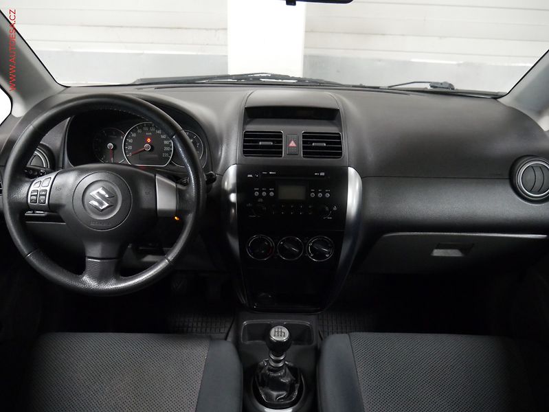 Suzuki SX4 (2006) 1.9 D, AC, výhřev sed - fotka 8 z 20