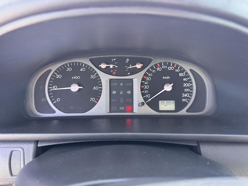 Renault Laguna 1.8i 88Kw 16V Dynamique - fotka 10 z 19