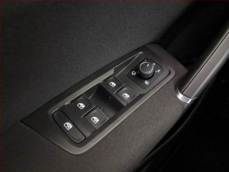 Volkswagen Touran (2019) Highline 1.6 TDI, 7 míst, Navi - fotka 16 z 21