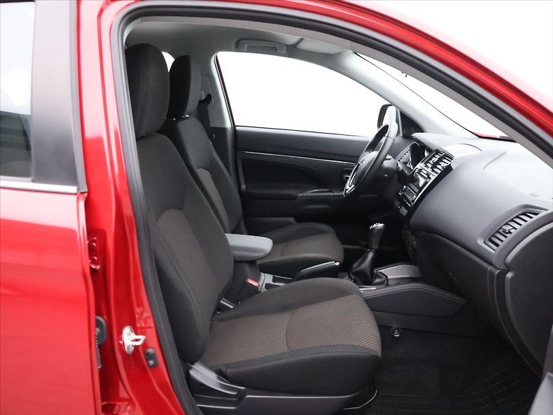 Mitsubishi ASX 2,0 I 110KW CZ 22TIS.KM 1.MAJ - fotka 11 z 32