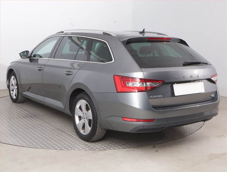 Škoda Superb (2022) 2.0 TDI - fotka 4 z 17