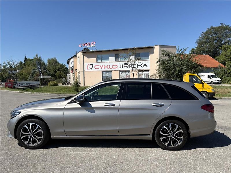 Mercedes-Benz Třídy C 2,0 220d 143kW 4M,AVG,Led,Pano - fotka 46 z 48