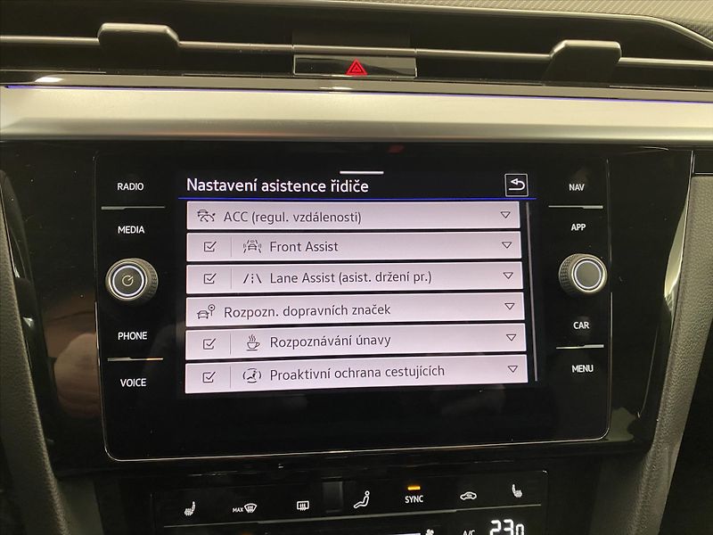 Volkswagen Arteon 2,0 TDi 147kW DSG R-LINE - fotka 19 z 28