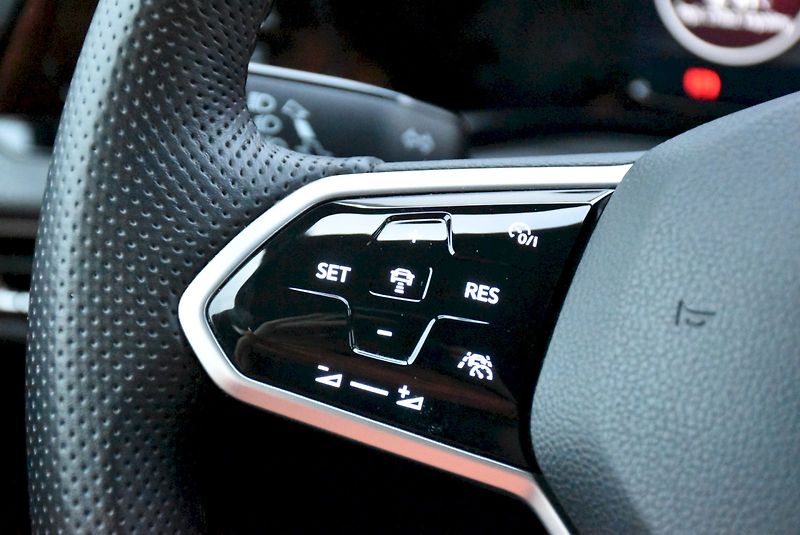 Volkswagen Golf (2022) GTI 2.0 TSI 180kW - fotka 30 z 33