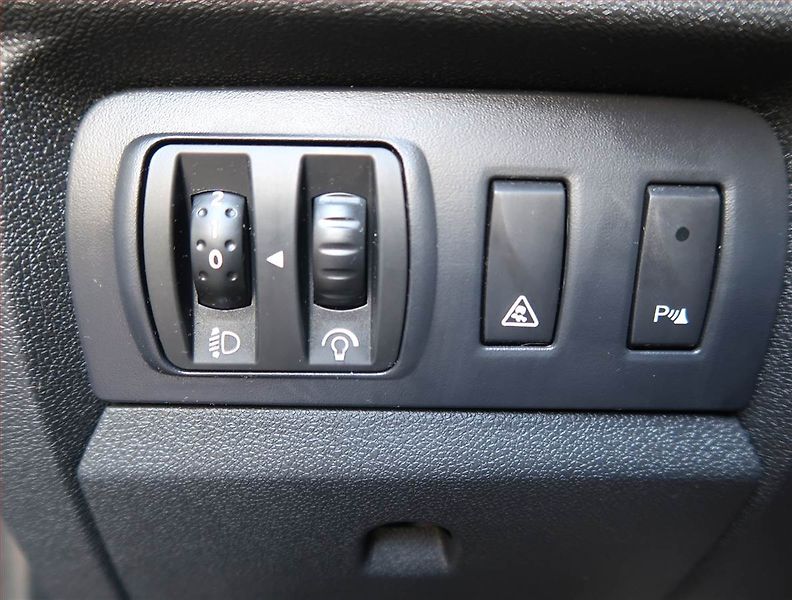 Renault Fluence (2013) 1.6 16V, Tempomat - fotka 15 z 18