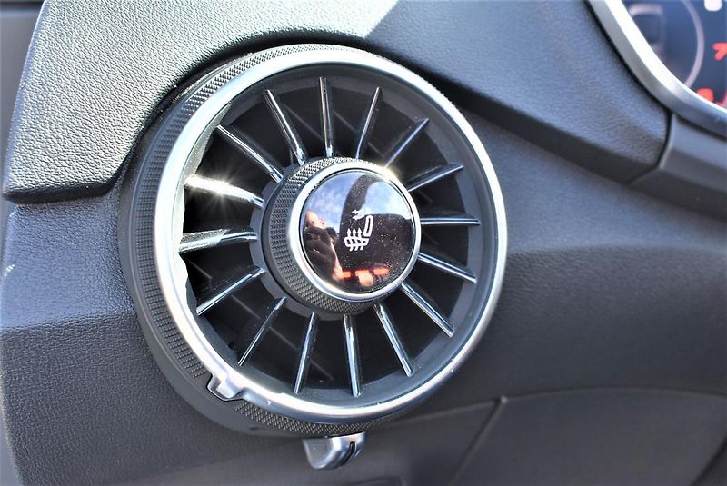 Audi TT 1.8TFSI S-Line Cabrio,B&O - fotka 29 z 50