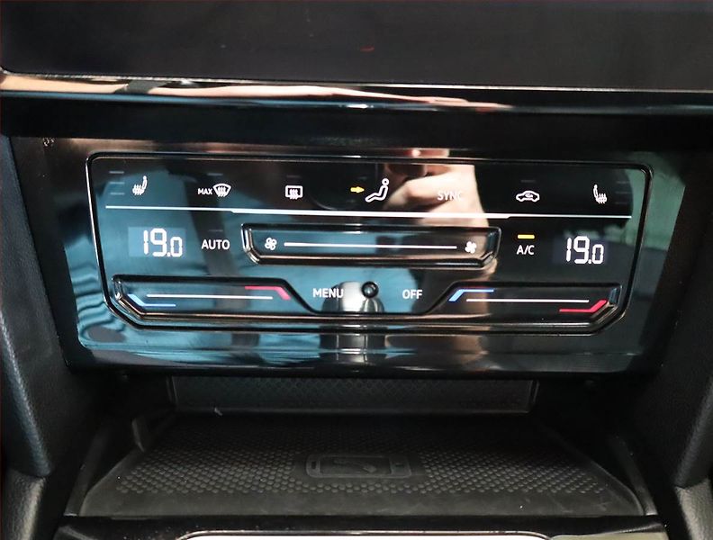 Volkswagen Passat (2021) 2.0 TDI, Automat, Kůže, Navi - fotka 22 z 31