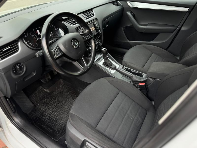 Škoda Octavia 2.0TDi STYLE 1.MAJ DPH ROZVODY - fotka 8 z 24