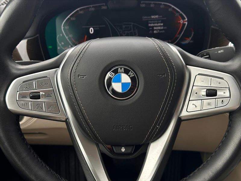 BMW Řada 7 4,4 750i xDrive 390 kW DPH - fotka 25 z 40