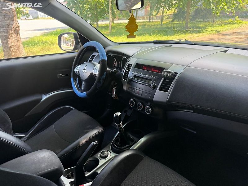 Mitsubishi Outlander (2010) 2.2 DI-D, 130kw 4x4 - fotka 9 z 19
