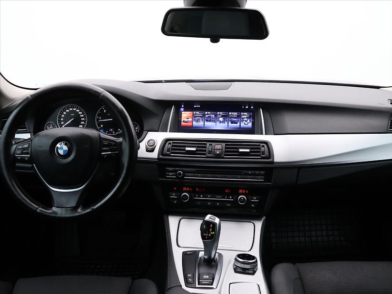 BMW Řada 5 3,0 530d x Drive Tažné Klima - fotka 30 z 38