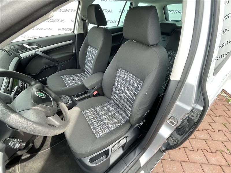 Škoda Octavia 1,4 tsi Style 90kw 1.majitel - fotka 11 z 21