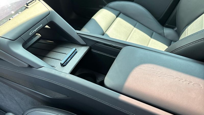 Porsche Cayenne Electric - fotka 21 z 24