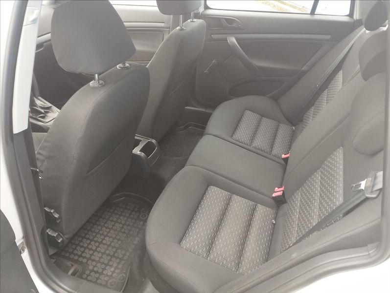 Škoda Octavia 1,6 TDi 77KW - fotka 10 z 14