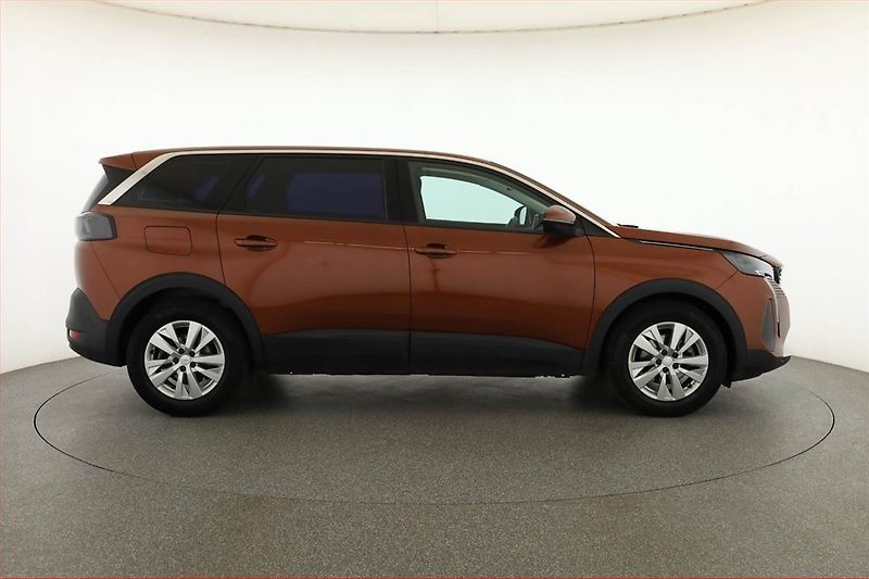 Peugeot 5008 (2021) 1.5 BlueHDi, 7 míst, Tempomat - fotka 6 z 18