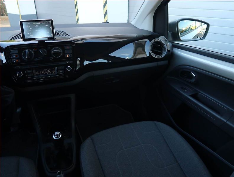 Volkswagen up! (2016) 1.0 MPI, Serv.kniha, Navi - fotka 8 z 14