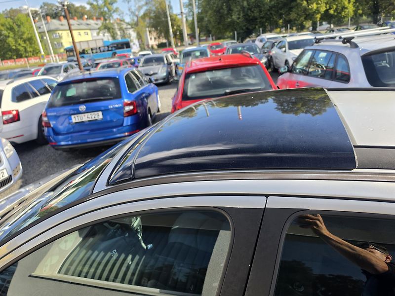 Peugeot 206 1.6 i 80kw Panorama  - fotka 7 z 21