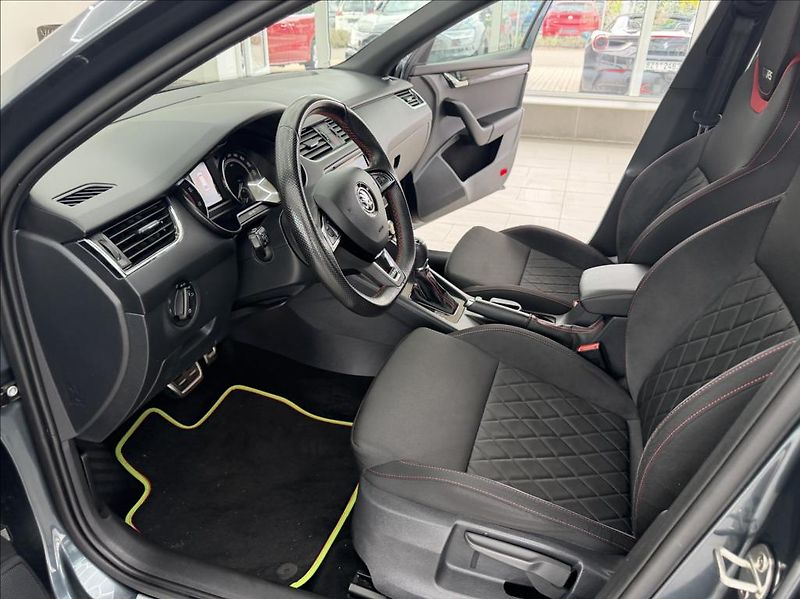 Škoda Octavia 2,0 TSI, VRS, DSG, SPORTSOUND - fotka 10 z 33