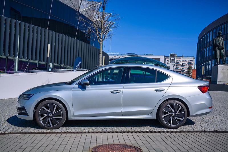 Škoda Octavia Style Plus Navigace 18 kola ČR - fotka 2 z 76