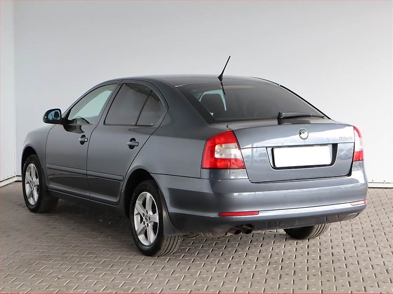 Škoda Octavia (2011) 1.8 TSI, Automat, Serv.kniha - fotka 4 z 20